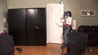 Sexy brunette giving a head - porn video